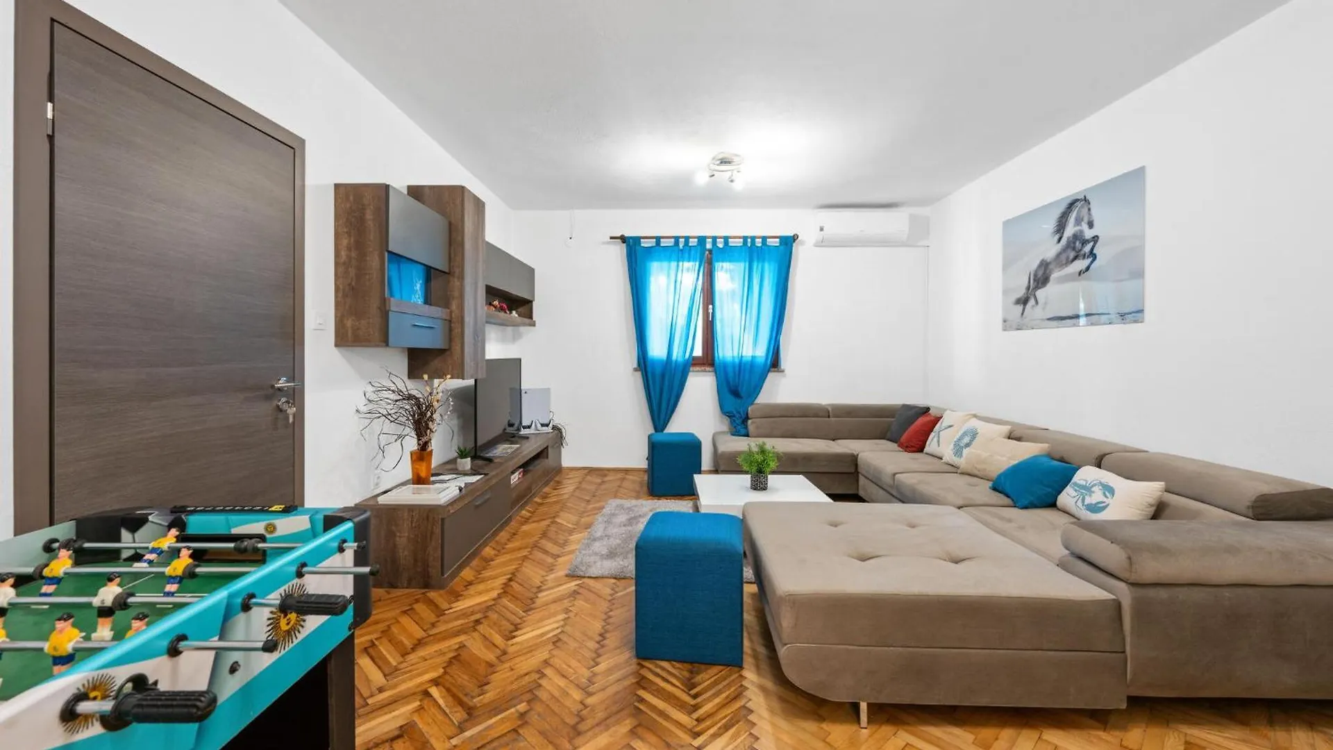 Awesome Home In Tinj With Jacuzzi 0*,