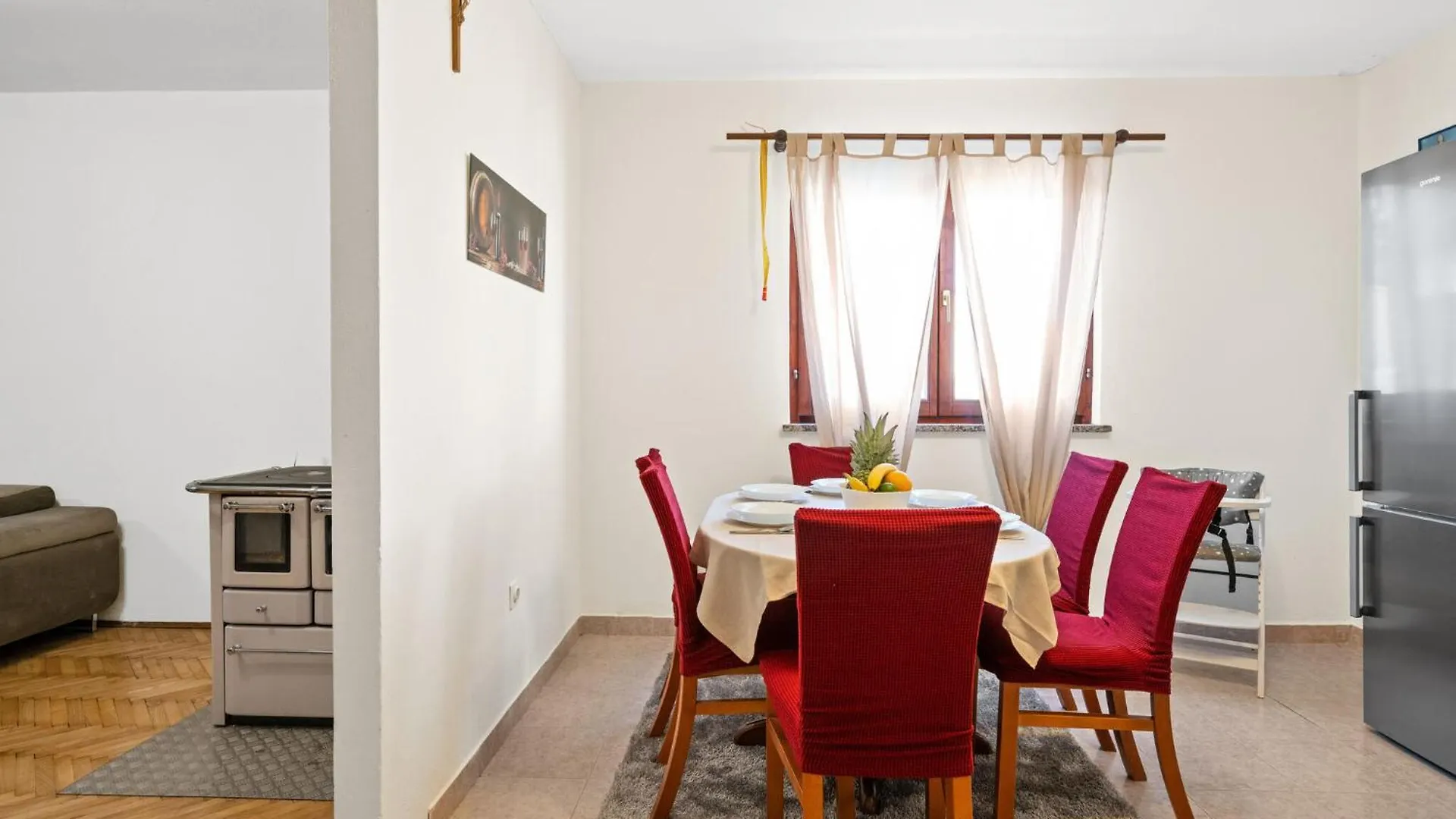 度假居 Awesome Home In Tinj With Jacuzzi 克罗地亚